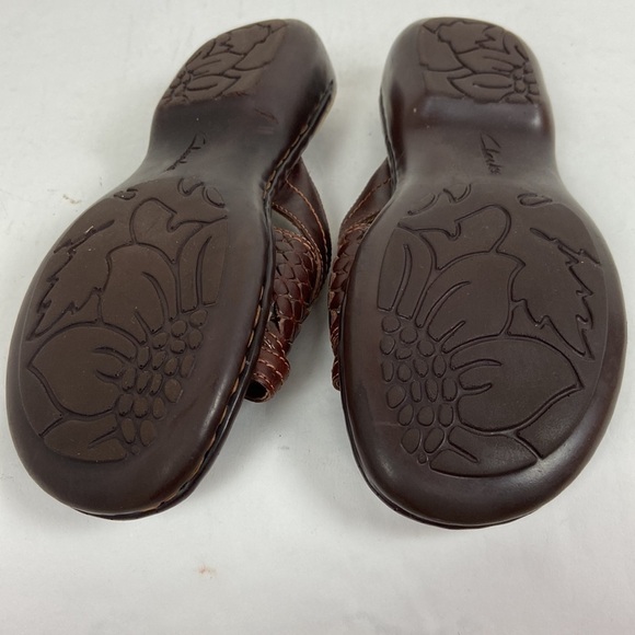 Clarks Genuine Leather Woven Criss Cross Slip on Open Toe Sandal - Picture 14 of 16